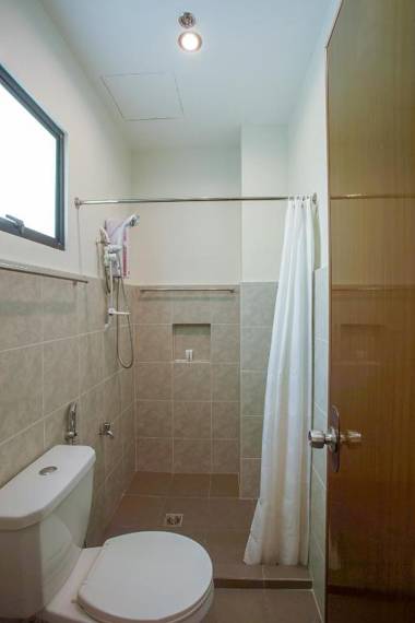 OYO 421 Deck 360 Dormitel