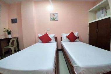 Vaccinated Staff - OYO 604 Chateau Cinco Dormitel