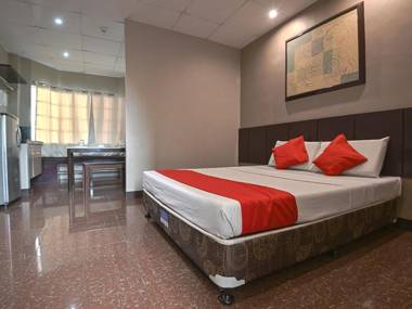 OYO 584 Grace Residence Hall (Vaccinated Staff)