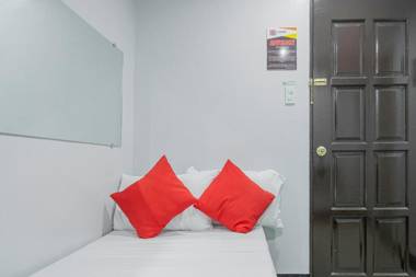 Vaccinated Staff - OYO 711 Goff's Place