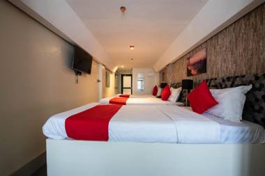 Vaccinated Staff - Capital O 492 Sunset View Ridge Residences