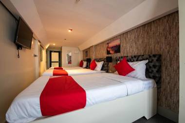 Vaccinated Staff - Capital O 492 Sunset View Ridge Residences