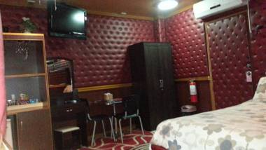 Kokomos Hotel and Restaurant