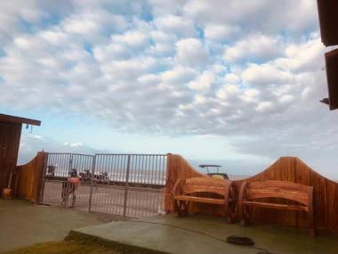 Charlie's Point Ocean Wave Resort