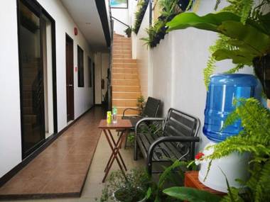 Lighthouse Apartment and Guest Inn