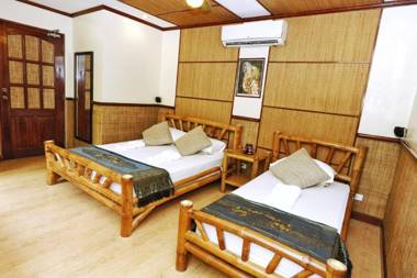 Noni's Resort