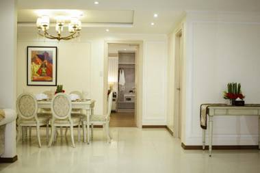 Golden Prince Hotel & Suites