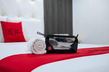 RedDoorz near Landers Superstore Cebu City