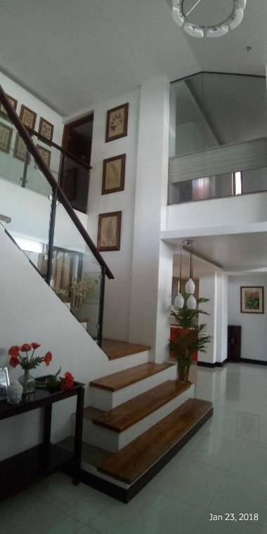 Travelbee Business Inn