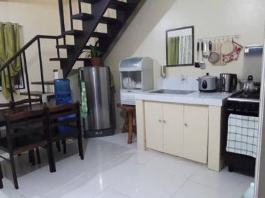 Hillview Apt w/ Pool Access - Free Wifi Cable TV