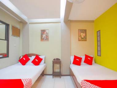 Vaccinated Staff - OYO 802 Ka Farah's Inn