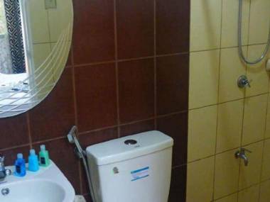 Luljettas Place Garden Suites