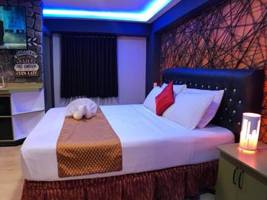 CLOCKWORKORANGE Luxury Studios with Netflix