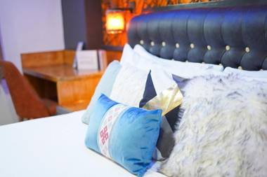 CLOCKWORKORANGE Luxury Studios with Netflix