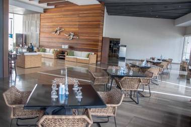 Arterra  C- OceanView. Fast WiFi Nflix Kitchen