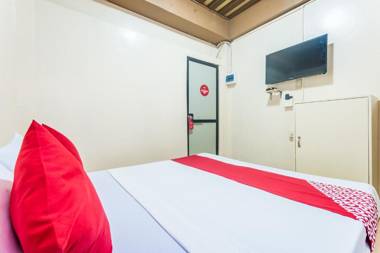 Vaccinated Staff-OYO 569 Alt Complex