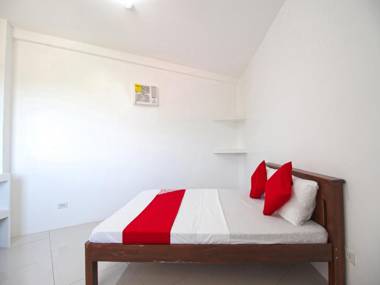 OYO 778 Fat J Apartelle