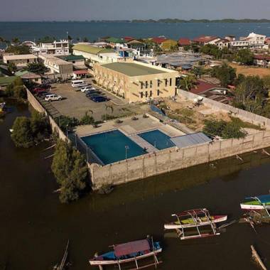 Island Tropic Hotel and Restaurant