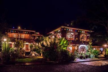Sulyap Bed & Breakfast – Casa de Alitagtag Boutique Hotel
