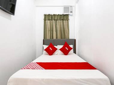 Vaccinated Staff - OYO 736 Jade Apartelle