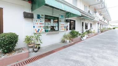 RedDoorz @ 77 Travellers Inn Malolos Bulacan