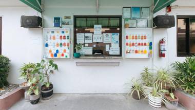 RedDoorz @ 77 Travellers Inn Malolos Bulacan