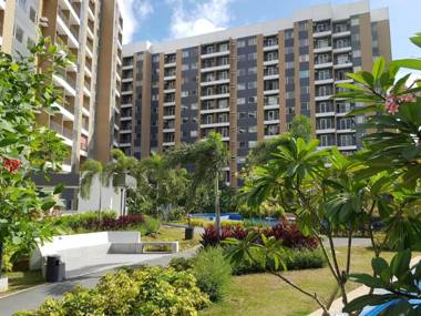 1BR Interiored Condo with WiFi Netflix Hot Shower - The Hive Residences
