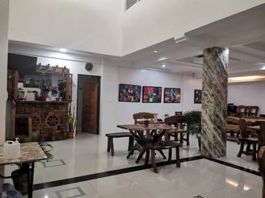 RedDoorz Plus @ Jollydays Hotel Nueva Ecija