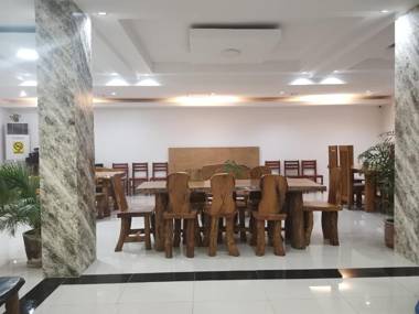 RedDoorz Plus @ Jollydays Hotel Nueva Ecija