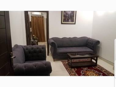 New & elegant Flat for Familiestourists4k NetflixwifiE11 Markaz