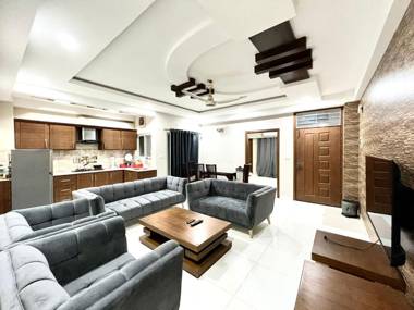 LUXURY EXECUTIVE 2Bedroom Apartment Convenient and NICE LOCATION