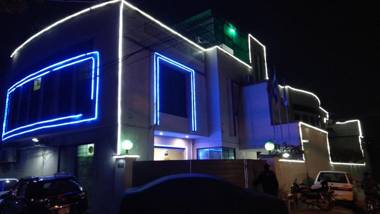 Rose Palace Hotel Garden Town