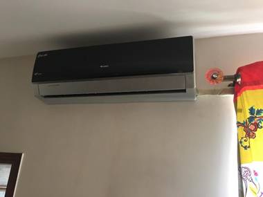 Apartment near Shaukat Khanum