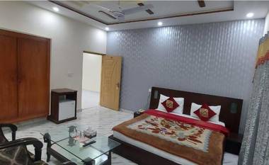 Family Guest House in Garden Town