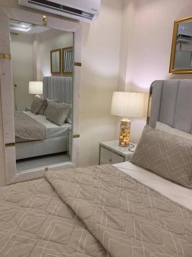 1 Bedroom Apartment Designer Furnished Diamount-10