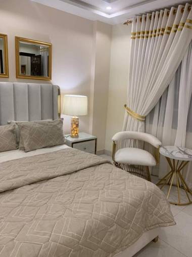 1 Bedroom Apartment Designer Furnished Diamount-10