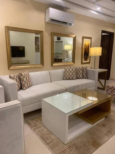1 Bedroom Apartment Designer Furnished Diamount-10