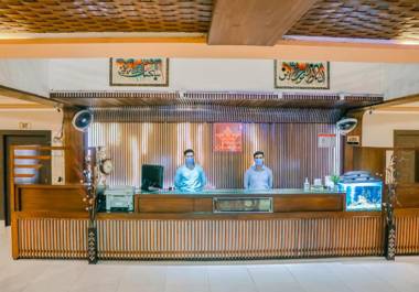 Crown Inn Hotel Multan