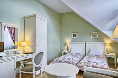 Villa Estera - Hotel & Restauracja