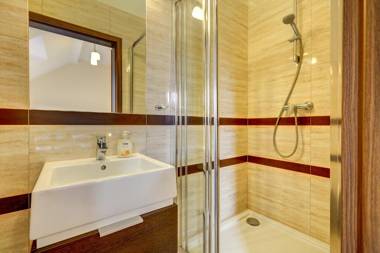 POD DEBEM Kompleks Zeglarsko-Rekreacyjny