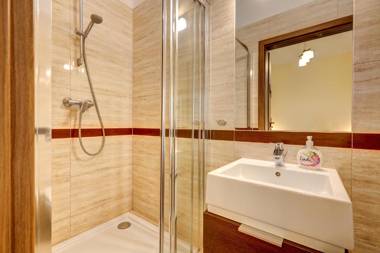 POD DEBEM Kompleks Zeglarsko-Rekreacyjny