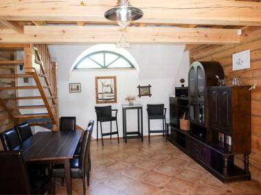 Wooden Cottage in Czarny Mlyn with garden and barbecue