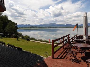 O.W. MEGA nad jeziorem