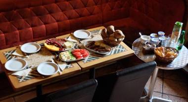 Academus - Cafe/Pub & Guest House