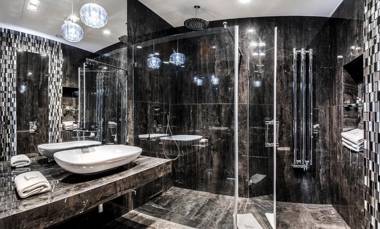 Apartamenty Sky Tower z Wanna Przy Oknie