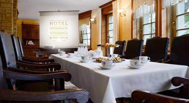 Pałac Czarny Las (50 km od Katowic)