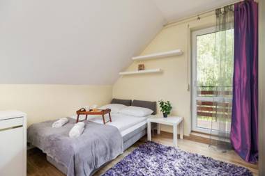 Three-Bedroom House Czarnochowice by Renters