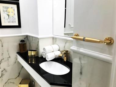 Luxury Apartments MONDRIAN Market Square II