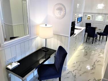 Luxury Apartments MONDRIAN Market Square III