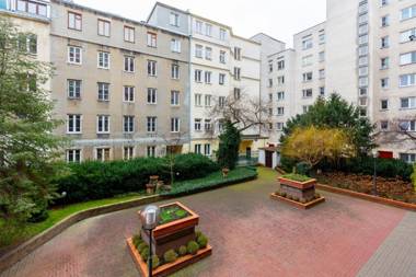 Apartments Warsaw Hoża by Renters